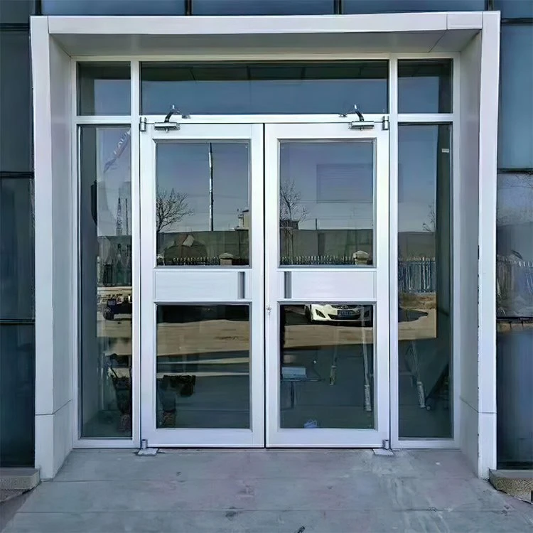 Vyklopte nouzové dveře